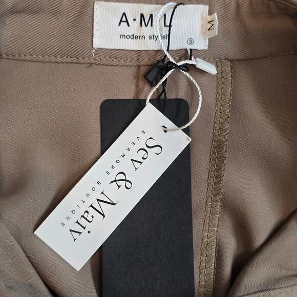 Women's Taupe Asymmetrical Button-up Blouse Sz. Medium - Picture 4 of 4